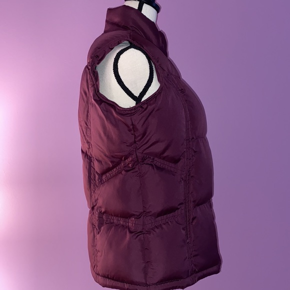 Polo Assn. Wine color puffer vest. New condition. Size large. - Picture 5 of 11